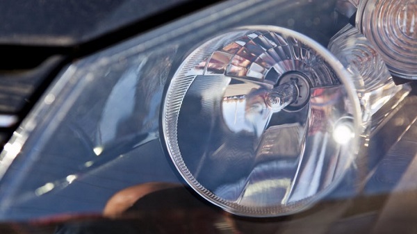How to Buy Halogen Headlight Bulbs How to Buy Halogen Headlight Bulbs