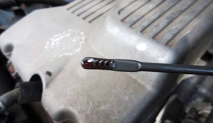 7 Low Transmission Fluid Symptoms, Causes & Solutions