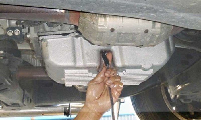 5 Causes of Transmission Leak (Repair Cost & Prevention)