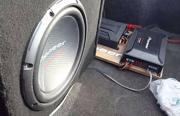 How To Buy The Best Car Amplifiers For Bass