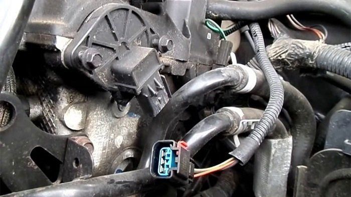 6 Camshaft Position Sensor Failure Symptoms & Replacement