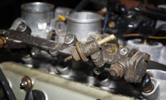 8 Common Fuel Pressure Regulator Failure Symptoms - CarCareTotal